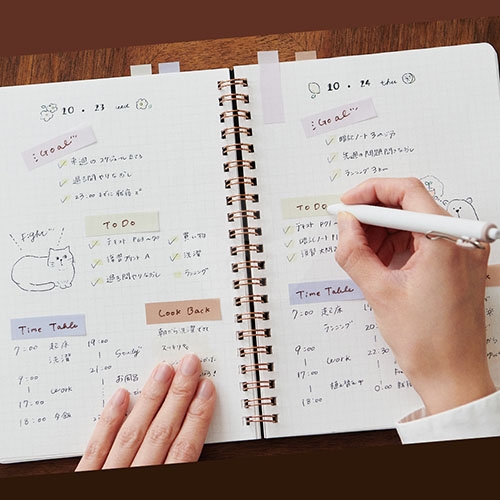 【日本文具】Kanmido甘美堂 Coco Fusen M CF-1107D 攜帶式硬質標籤貼 索引貼 便利貼 12x42mm 芥末黃/灰外殼 - 25張x2色(黃/橘) / 包